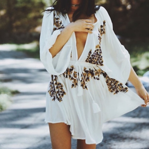 Dresses & Skirts - Boho plunging neck tassel embroidered floral Dress